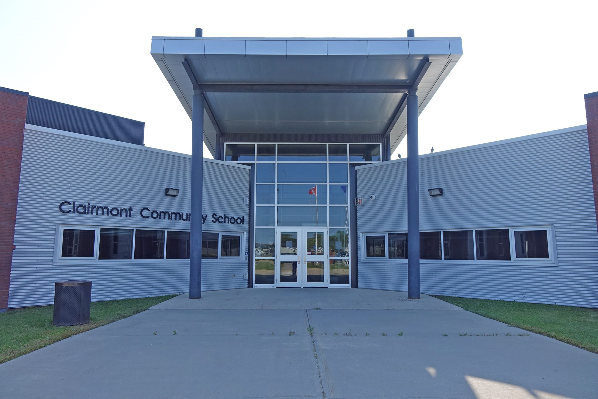 Clairmont Community School and Wellington Resource Centre entrance
