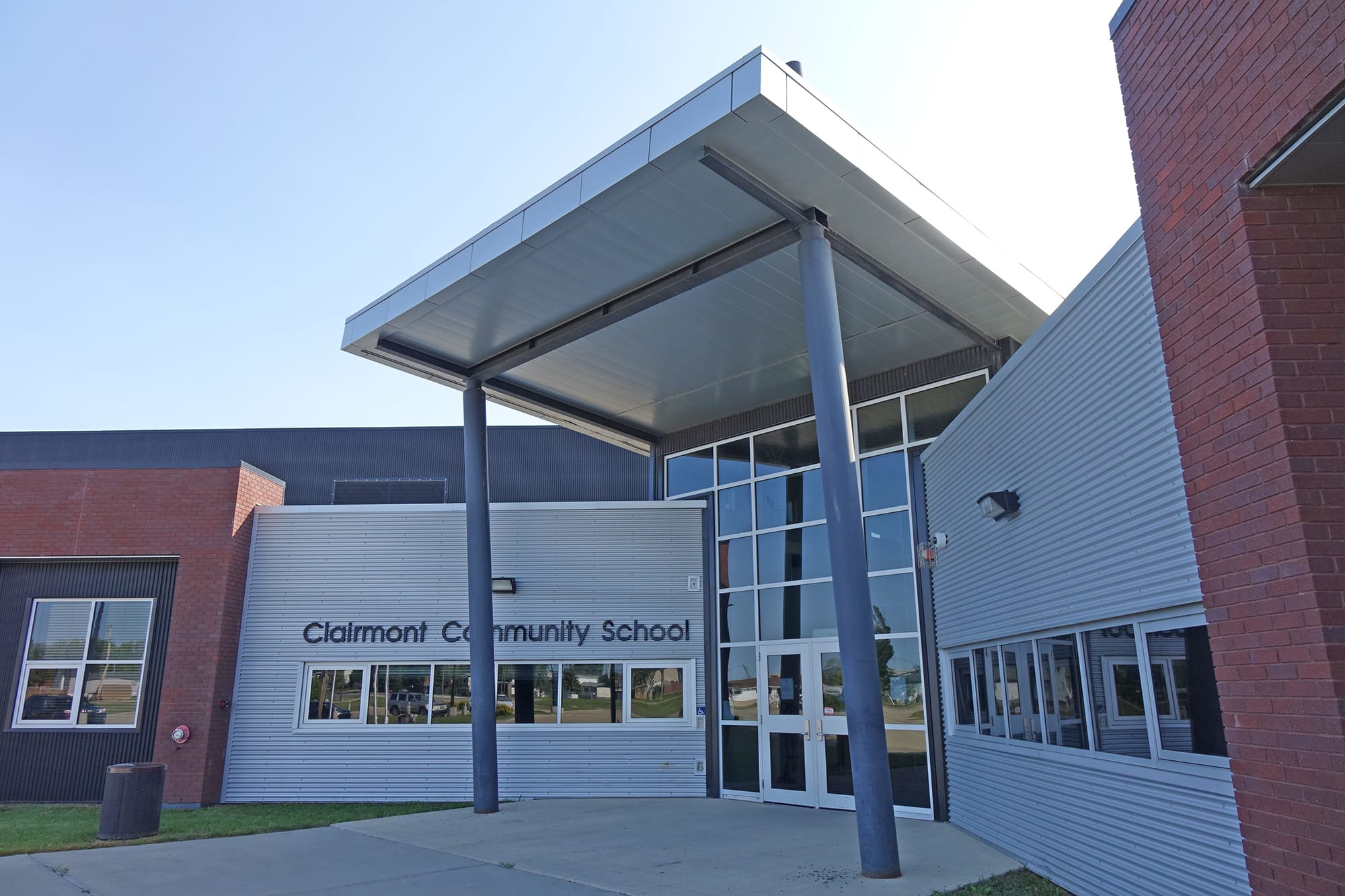 Clairmont Community School and Wellington Resource Centre entrance