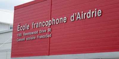 École Francophone Airdrie School exterior with signage