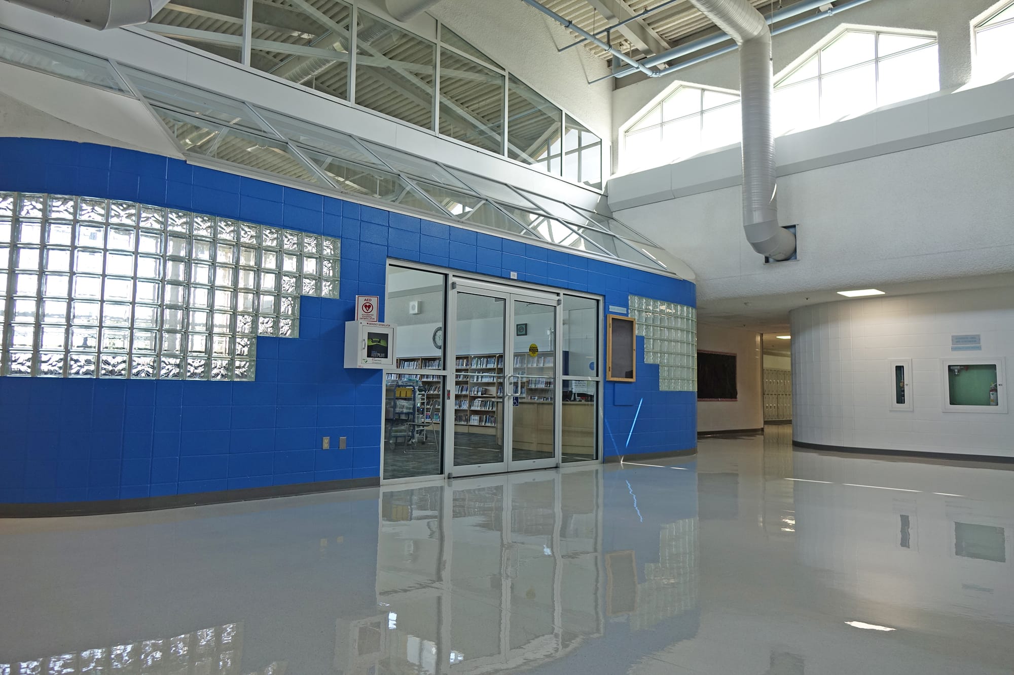 École Montrose Junior High School interior