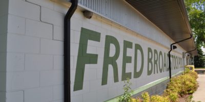 d Broadstock Outdoor Pool sign