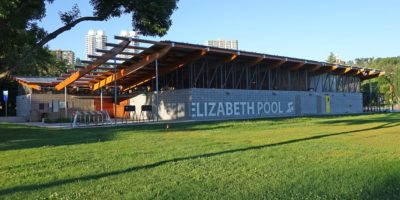 Queen-Elizabeth-Pool exterior from the lawn