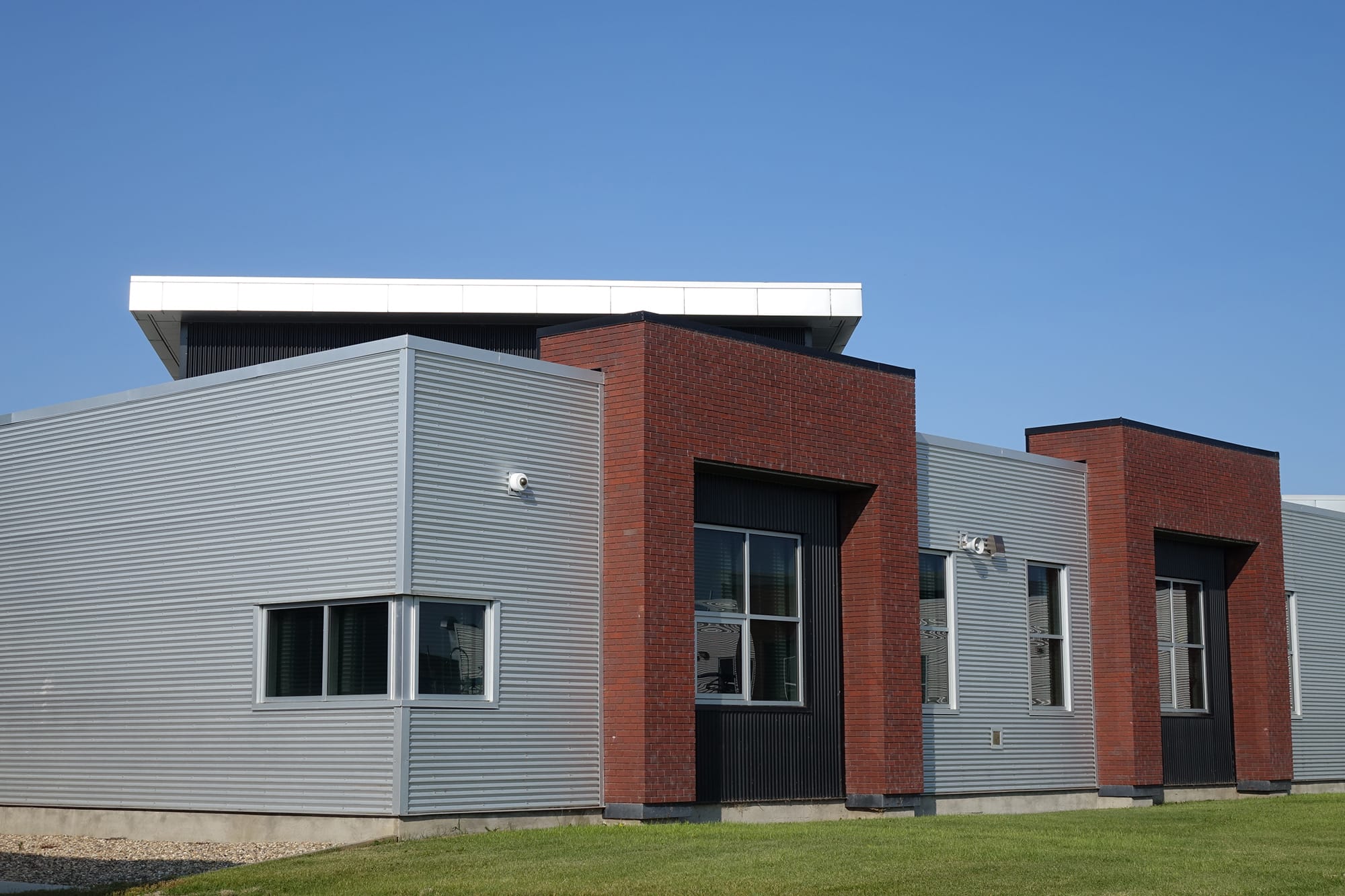 Clairmont Community School and Wellington Resource Centre exterior